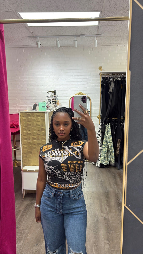 LAVISH GRAPHIC T