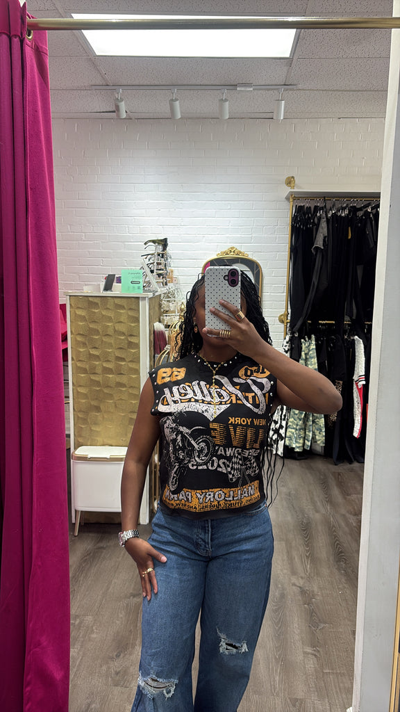 LAVISH GRAPHIC T